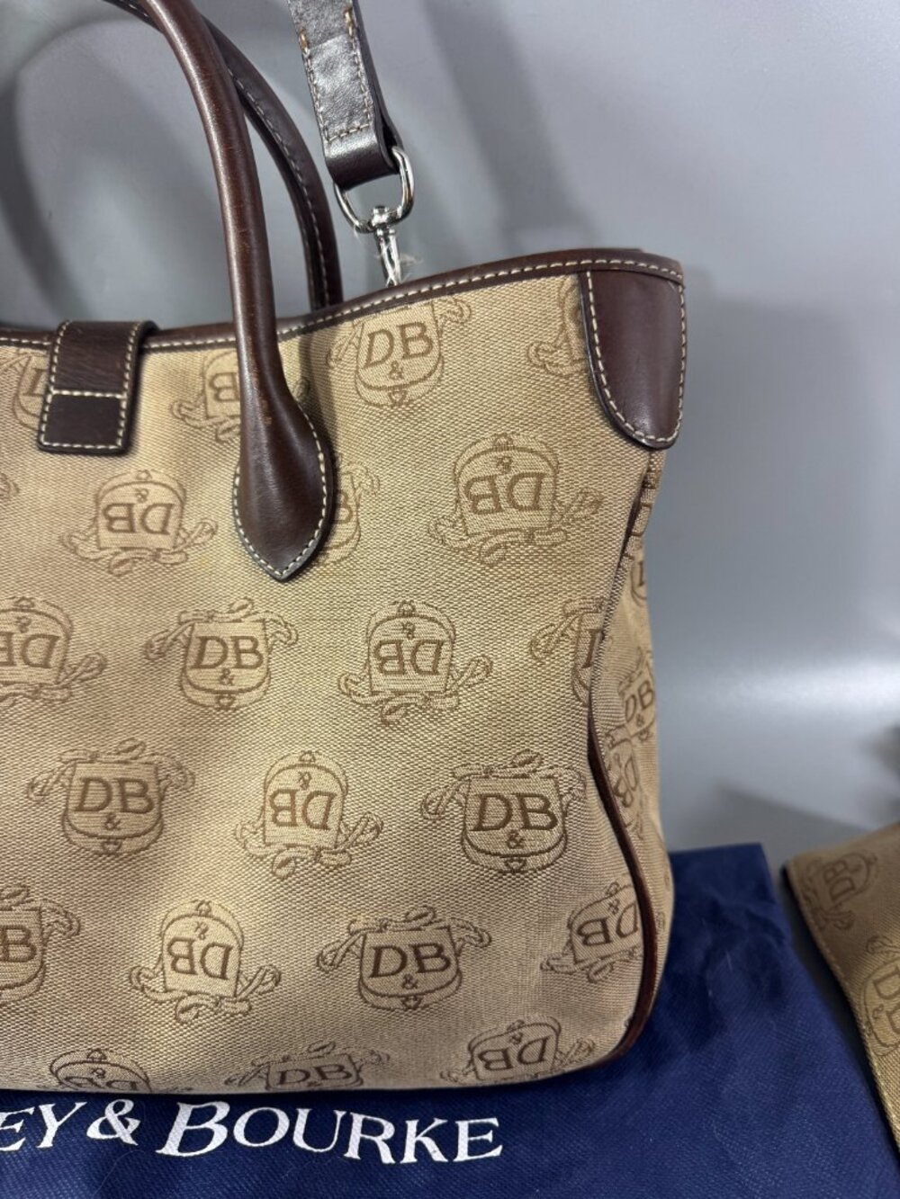 Vintage Dooney & Bourke Classic Signature Monogram Tote with Matching Pouch - Picture 7 of 15